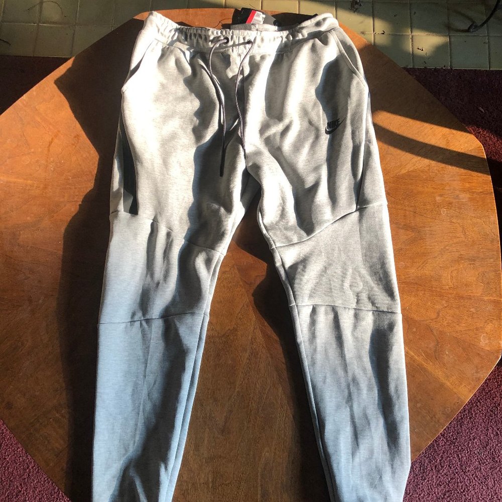 Nike Large slim fit Tech fleece pants/joggers